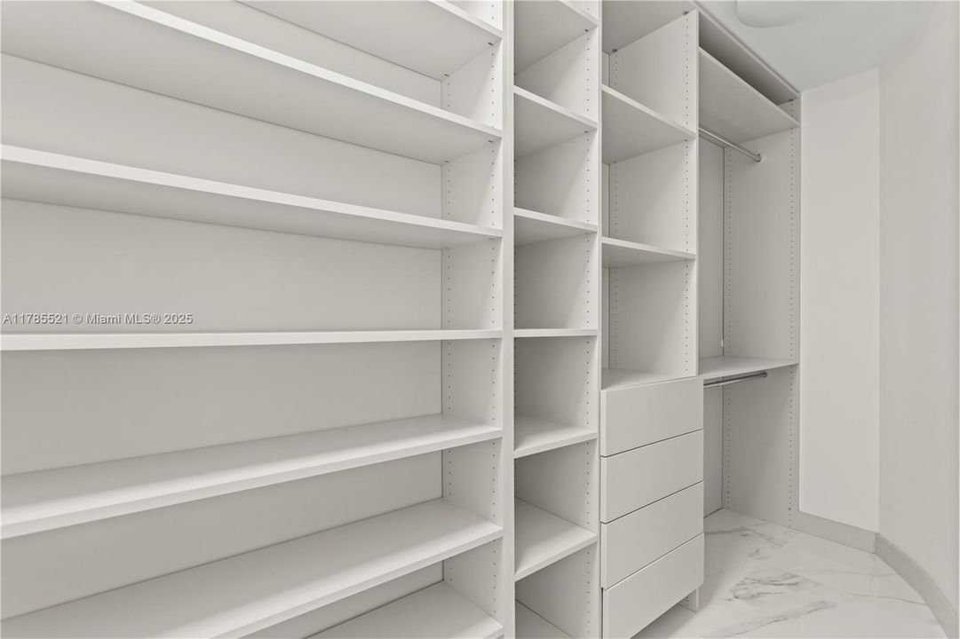 Recently Sold: $4,479,000 (4 beds, 5 baths, 4119 Square Feet)