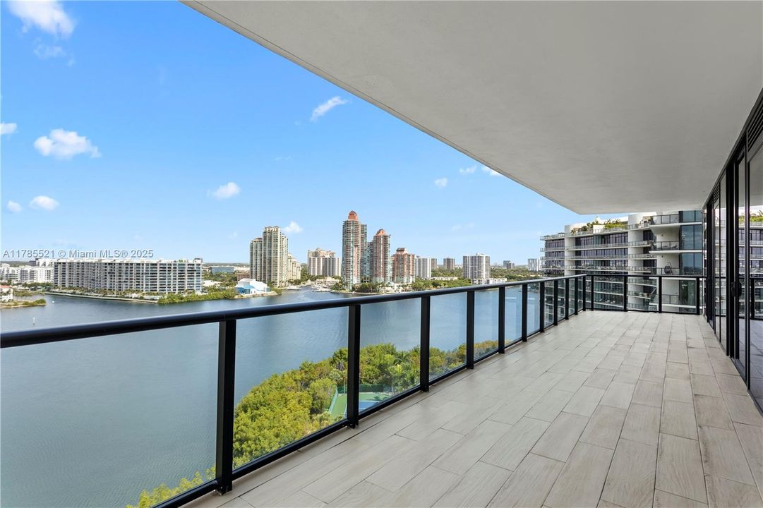 Recently Sold: $4,479,000 (4 beds, 5 baths, 4119 Square Feet)