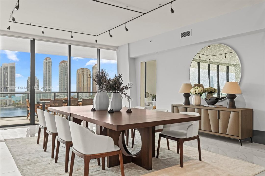 Recently Sold: $4,479,000 (4 beds, 5 baths, 4119 Square Feet)
