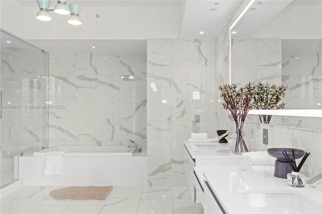 Recently Sold: $4,479,000 (4 beds, 5 baths, 4119 Square Feet)