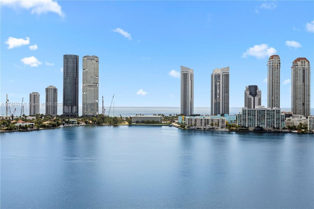 Recently Sold: $4,479,000 (4 beds, 5 baths, 4119 Square Feet)