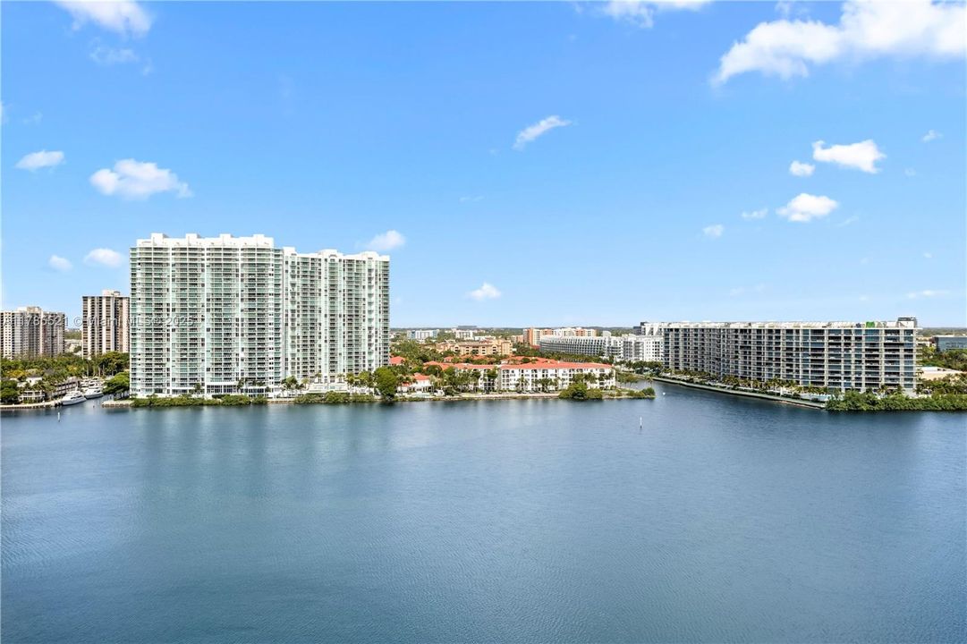 Recently Sold: $4,479,000 (4 beds, 5 baths, 4119 Square Feet)