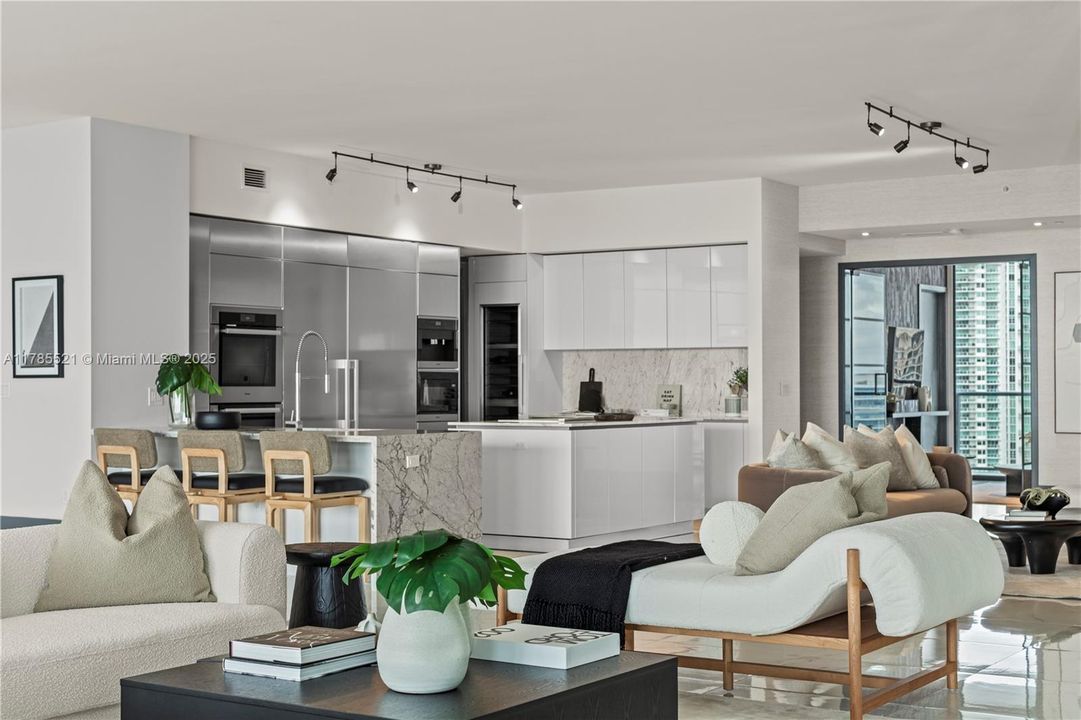 Recently Sold: $4,479,000 (4 beds, 5 baths, 4119 Square Feet)