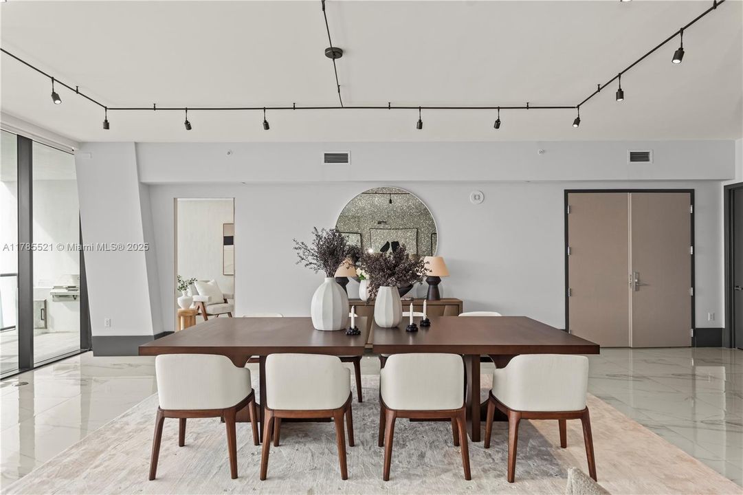 Recently Sold: $4,479,000 (4 beds, 5 baths, 4119 Square Feet)