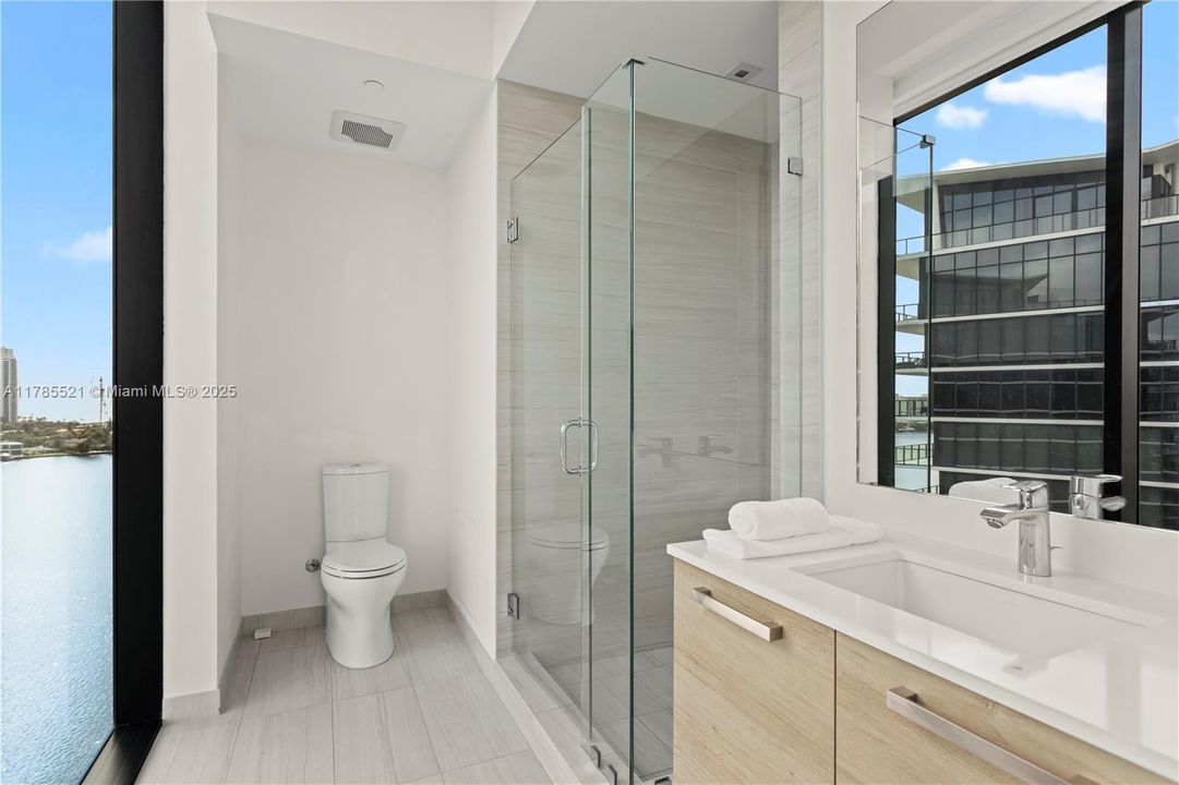 Recently Sold: $4,479,000 (4 beds, 5 baths, 4119 Square Feet)