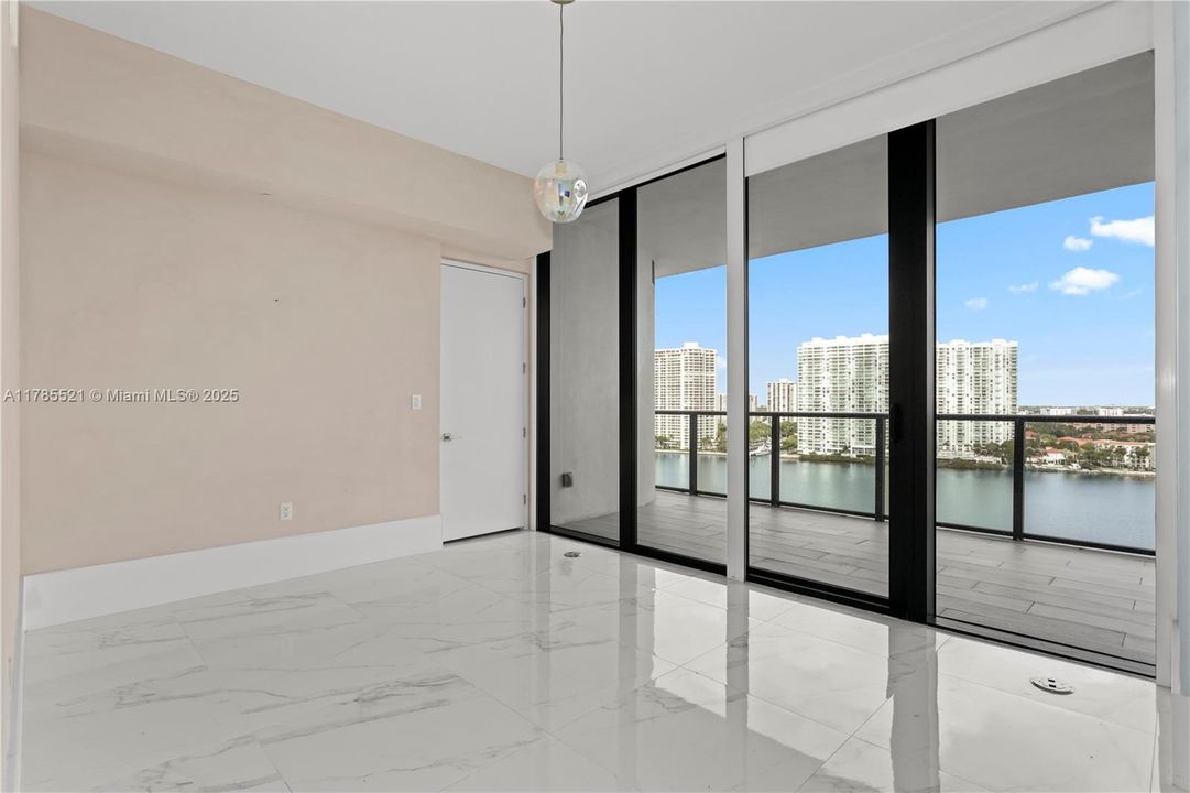 Recently Sold: $4,479,000 (4 beds, 5 baths, 4119 Square Feet)