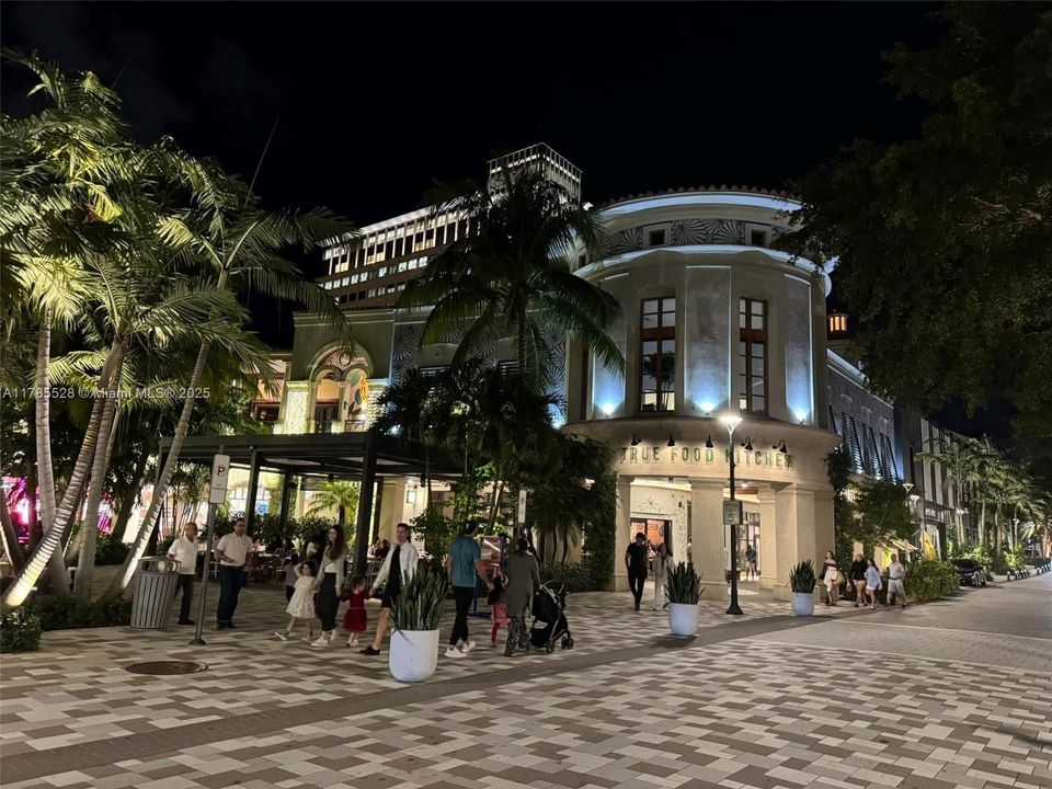 На продажу: $168,000 (2 спален, 2 ванн, 910 Квадратных фут)