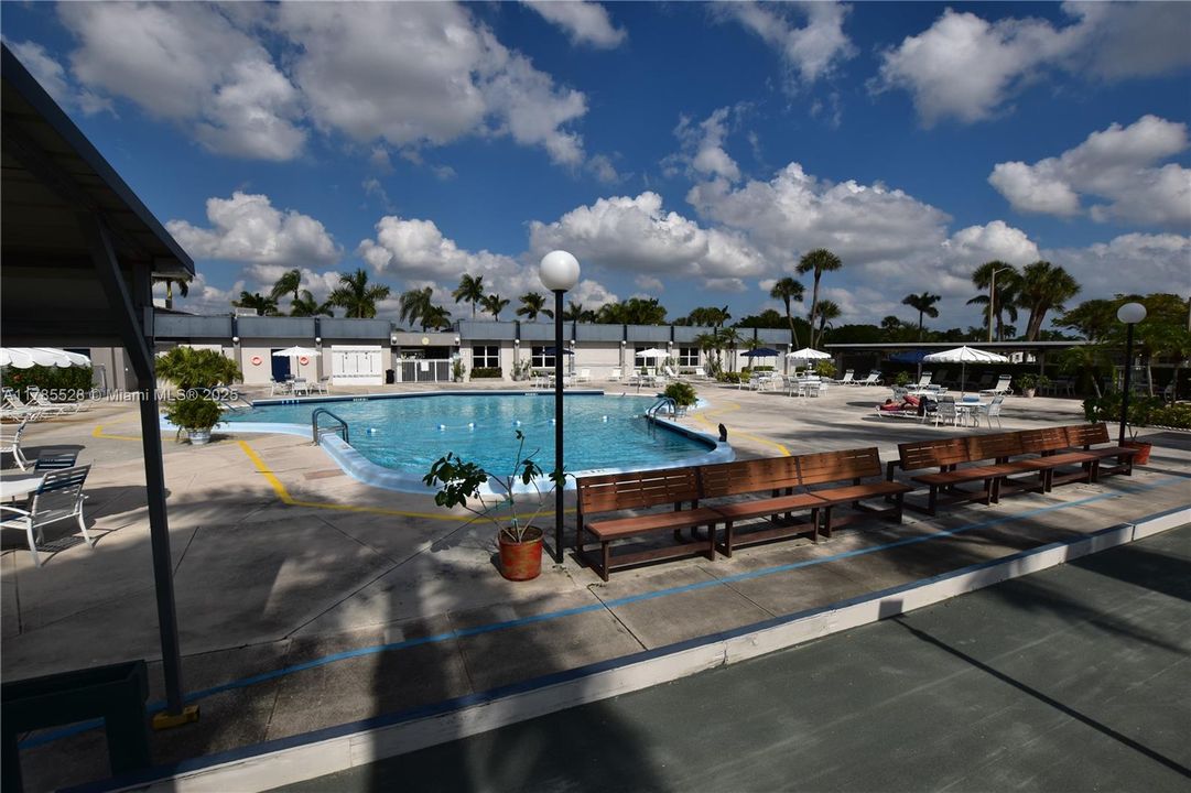 На продажу: $168,000 (2 спален, 2 ванн, 910 Квадратных фут)