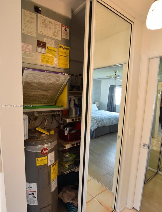 На продажу: $168,000 (2 спален, 2 ванн, 910 Квадратных фут)