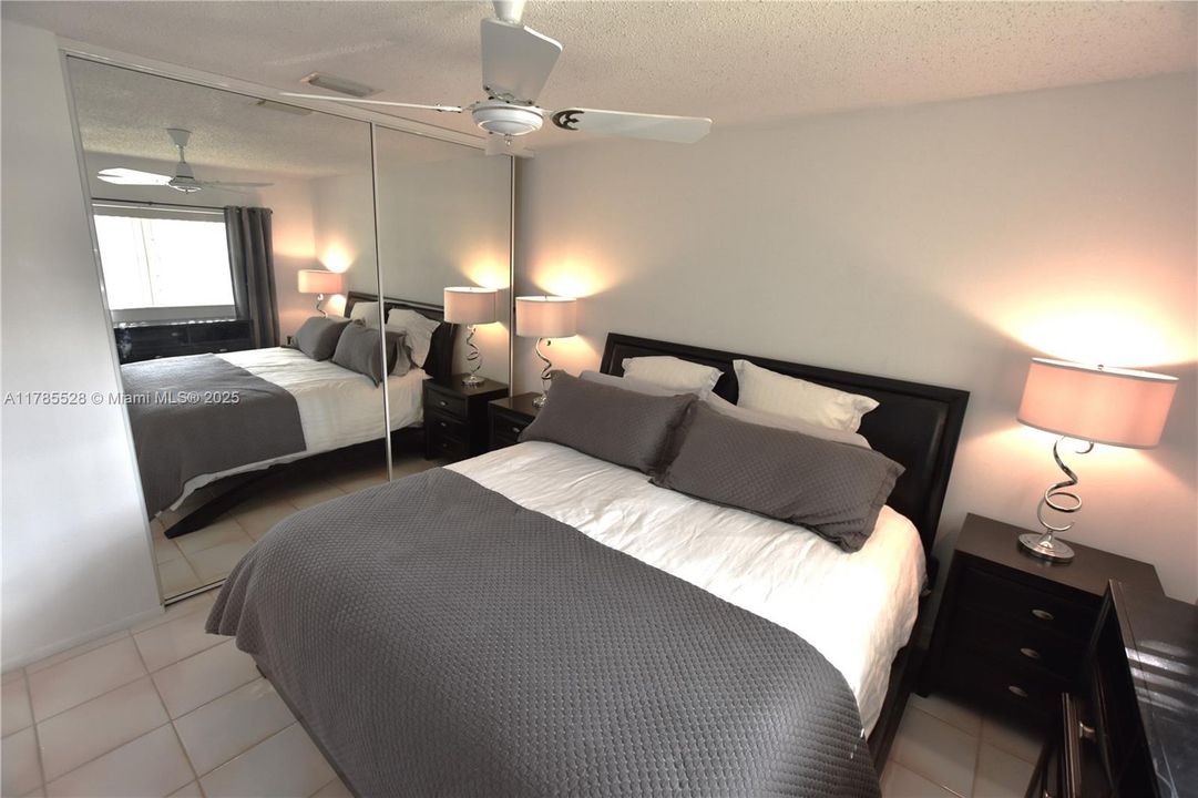 На продажу: $168,000 (2 спален, 2 ванн, 910 Квадратных фут)