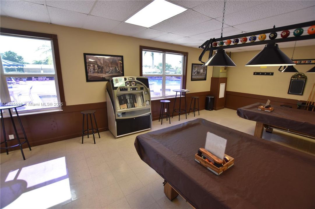 На продажу: $168,000 (2 спален, 2 ванн, 910 Квадратных фут)