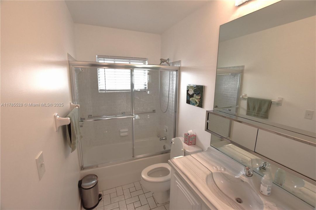 На продажу: $168,000 (2 спален, 2 ванн, 910 Квадратных фут)