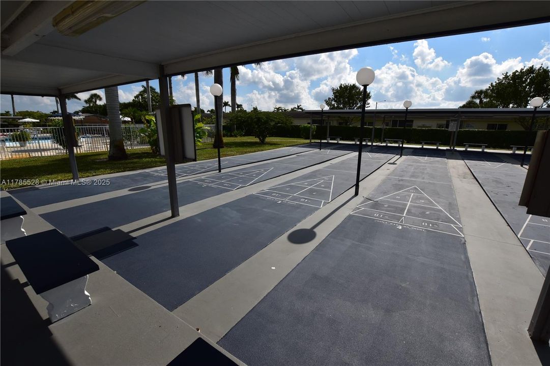 На продажу: $168,000 (2 спален, 2 ванн, 910 Квадратных фут)