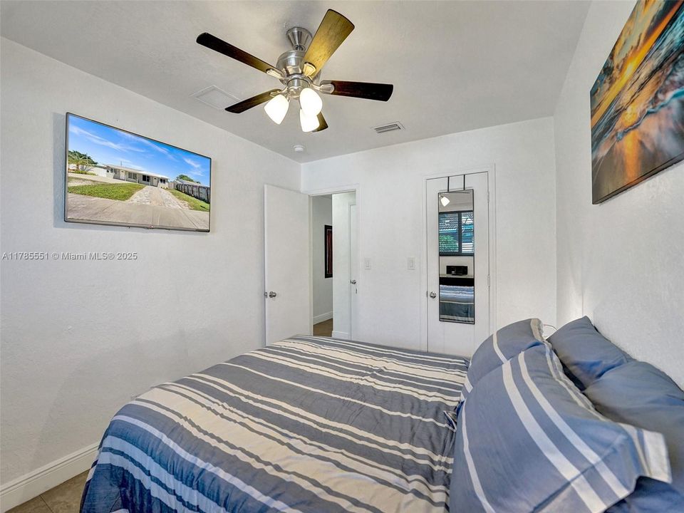 Recently Rented: $2,350 (2 beds, 1 baths, 880 Square Feet)