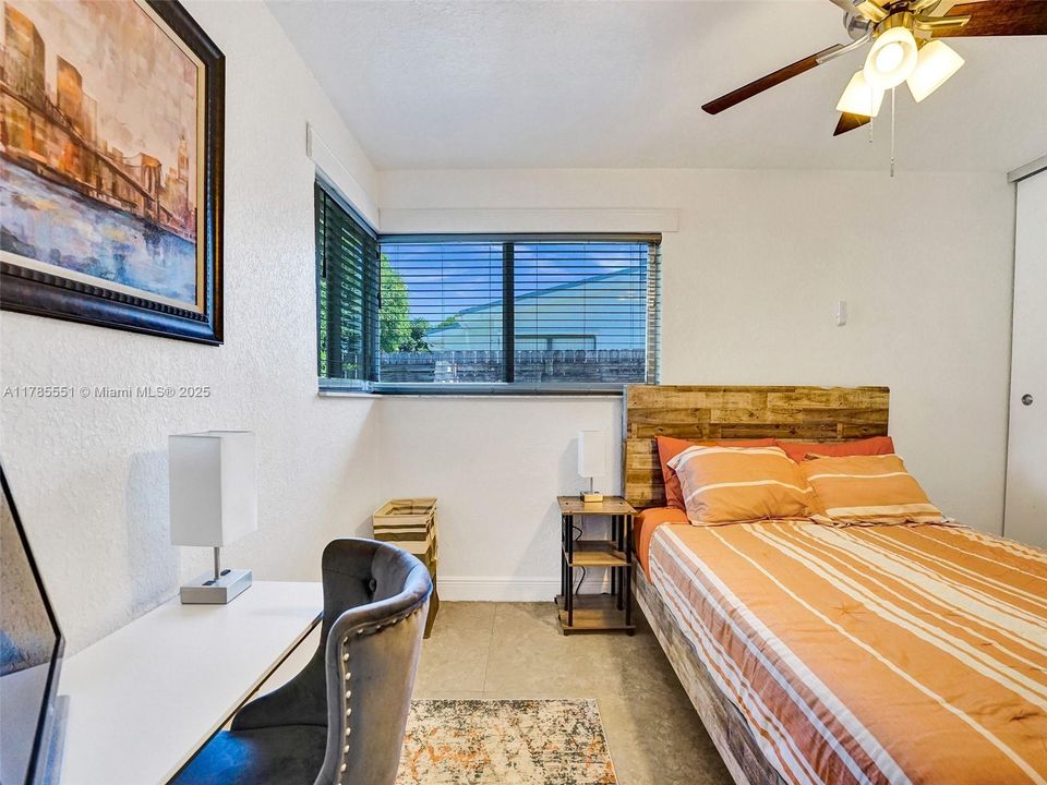 Recently Rented: $2,350 (2 beds, 1 baths, 880 Square Feet)