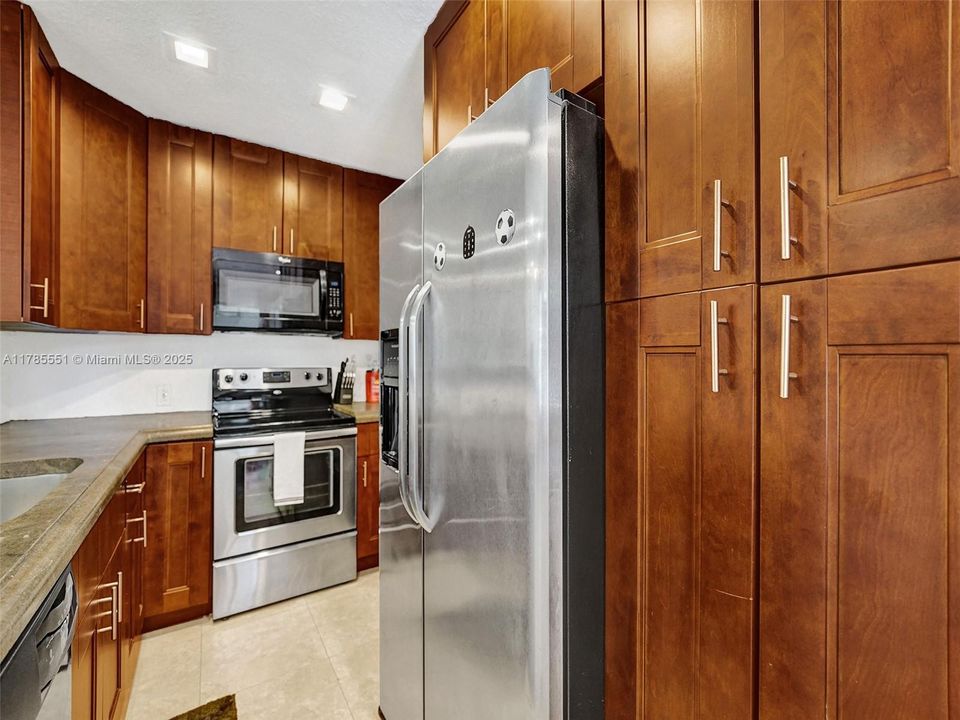 Recently Rented: $2,350 (2 beds, 1 baths, 880 Square Feet)