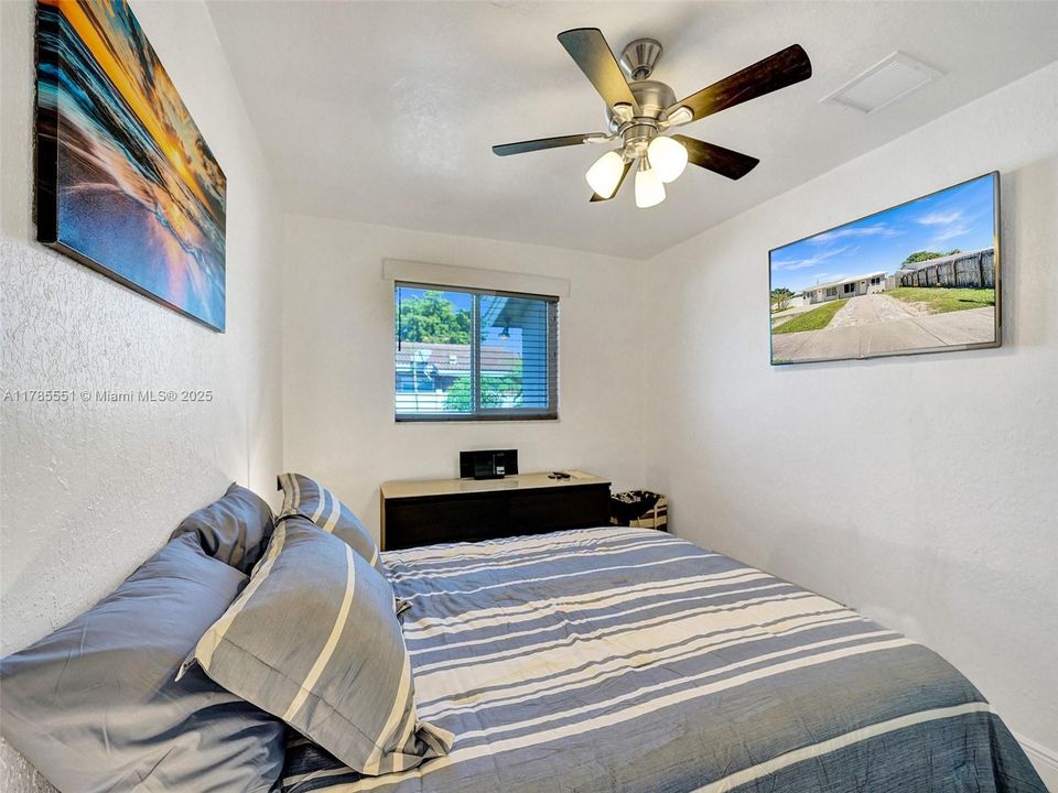 Recently Rented: $2,350 (2 beds, 1 baths, 880 Square Feet)