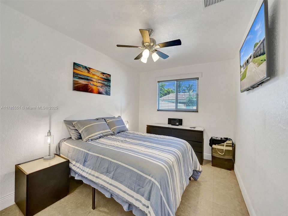 Recently Rented: $2,350 (2 beds, 1 baths, 880 Square Feet)