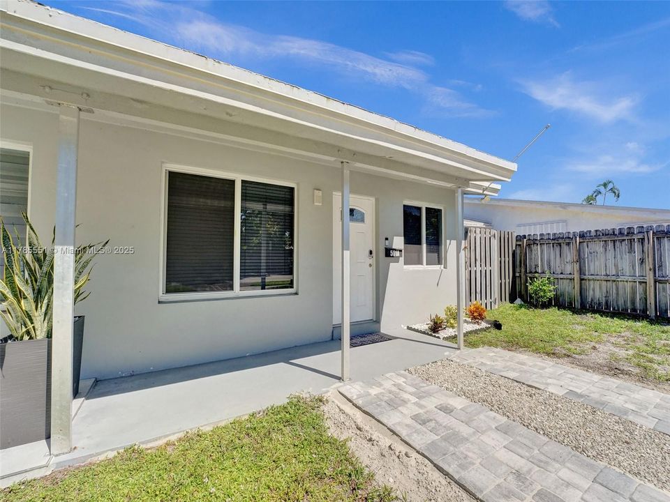 Recently Rented: $2,350 (2 beds, 1 baths, 880 Square Feet)