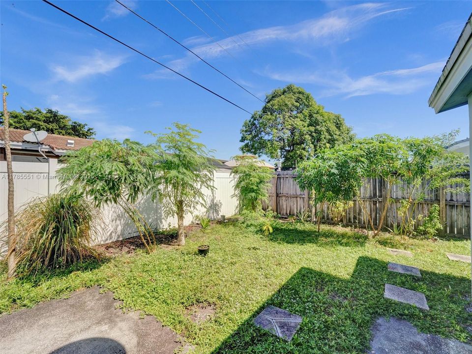 Recently Rented: $2,350 (2 beds, 1 baths, 880 Square Feet)