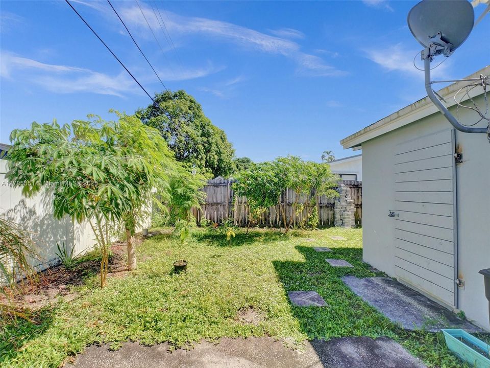 Recently Rented: $2,350 (2 beds, 1 baths, 880 Square Feet)