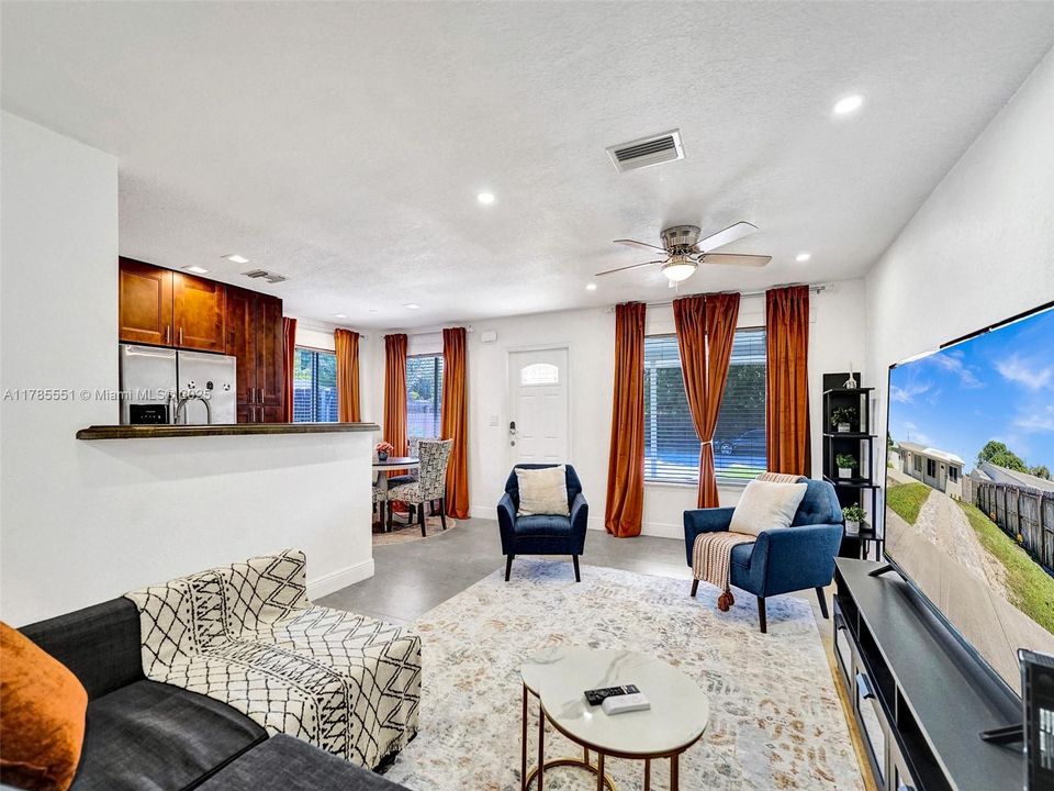 Recently Rented: $2,350 (2 beds, 1 baths, 880 Square Feet)