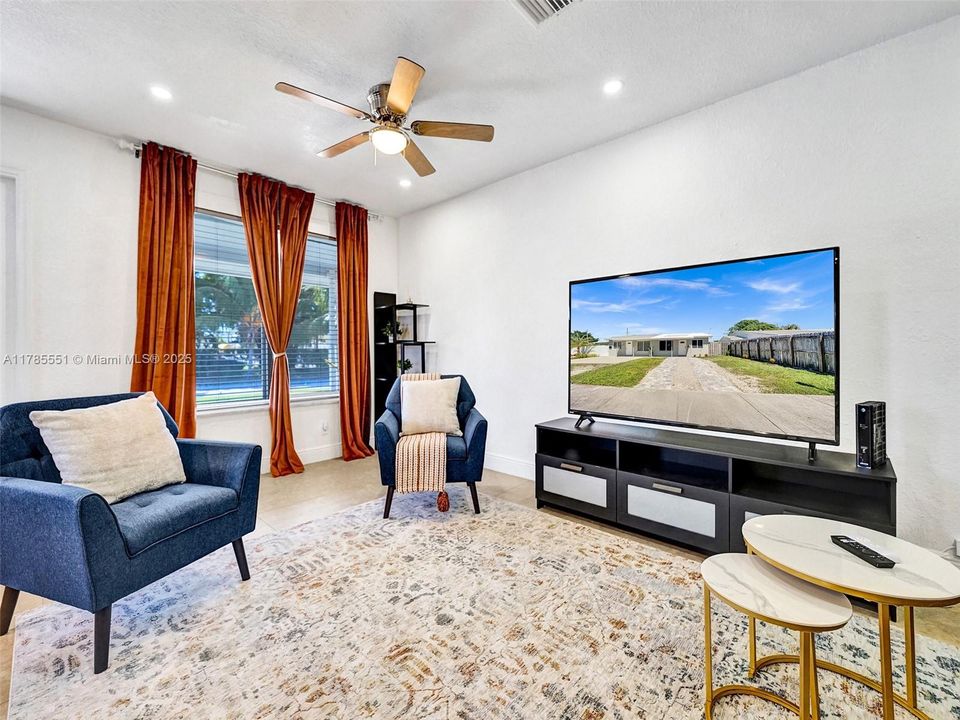 Recently Rented: $2,350 (2 beds, 1 baths, 880 Square Feet)