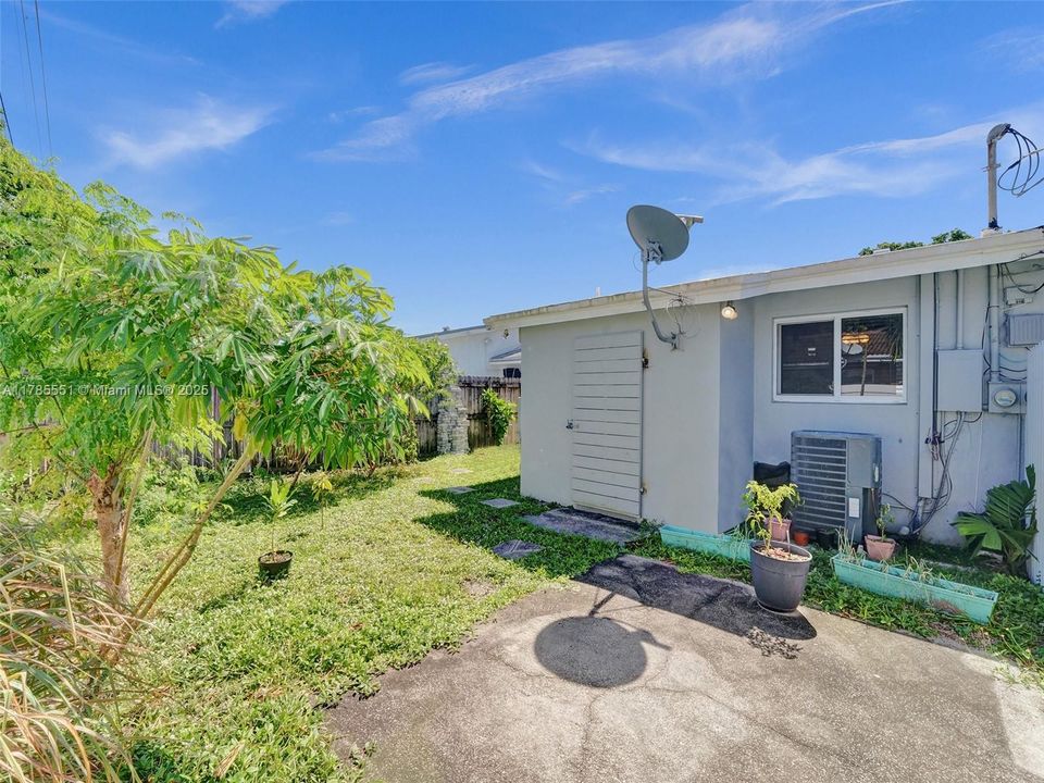 Recently Rented: $2,350 (2 beds, 1 baths, 880 Square Feet)