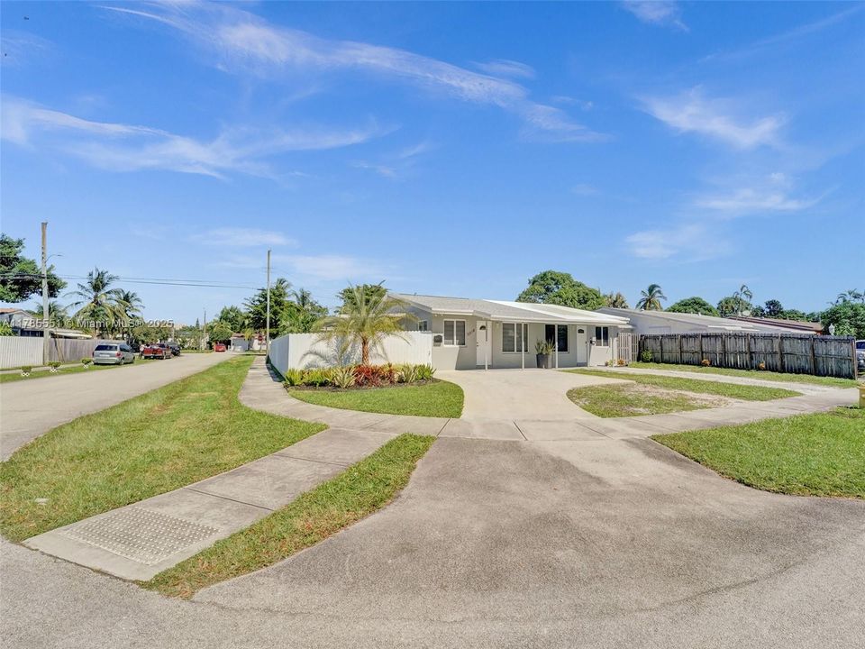 Recently Rented: $2,350 (2 beds, 1 baths, 880 Square Feet)