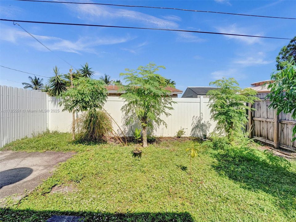 Recently Rented: $2,350 (2 beds, 1 baths, 880 Square Feet)