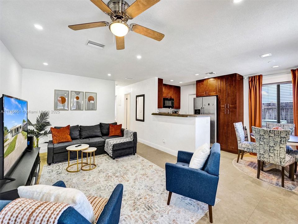 Recently Rented: $2,350 (2 beds, 1 baths, 880 Square Feet)