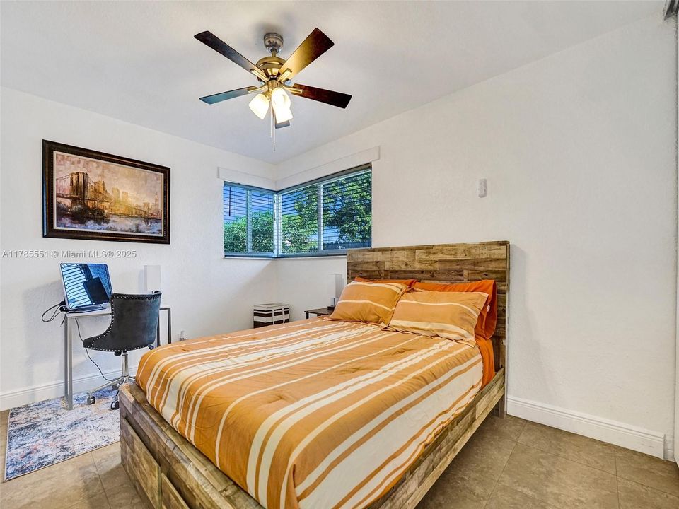 Recently Rented: $2,350 (2 beds, 1 baths, 880 Square Feet)