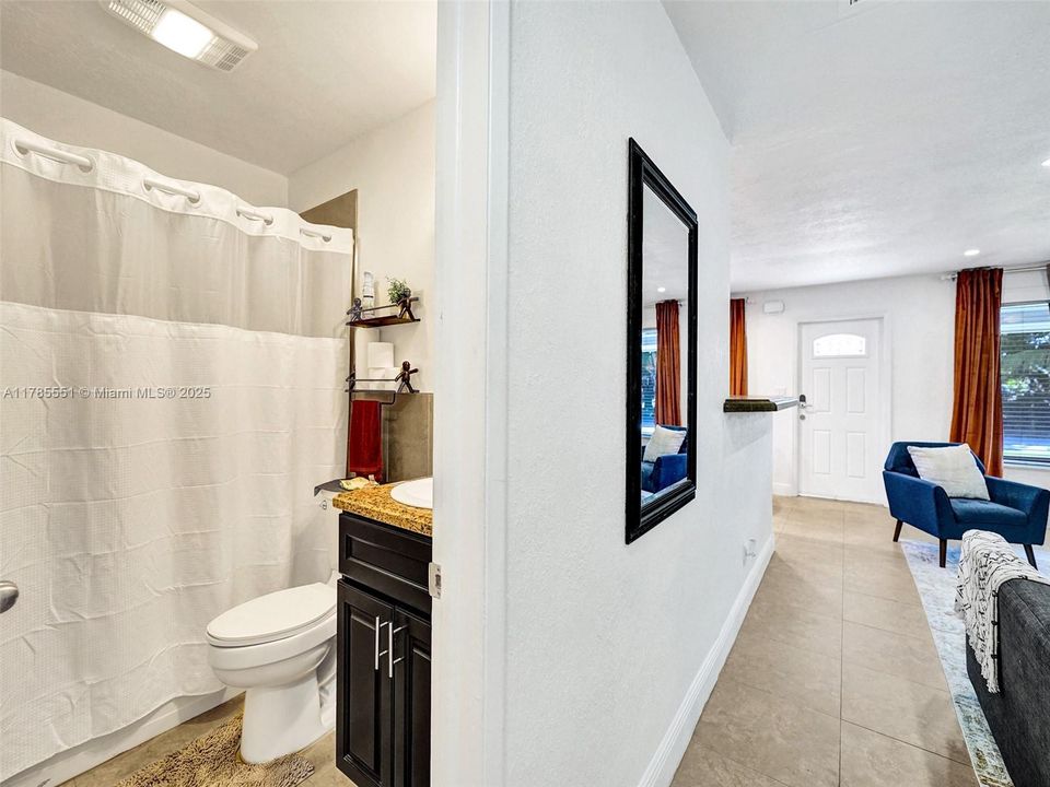 Recently Rented: $2,350 (2 beds, 1 baths, 880 Square Feet)