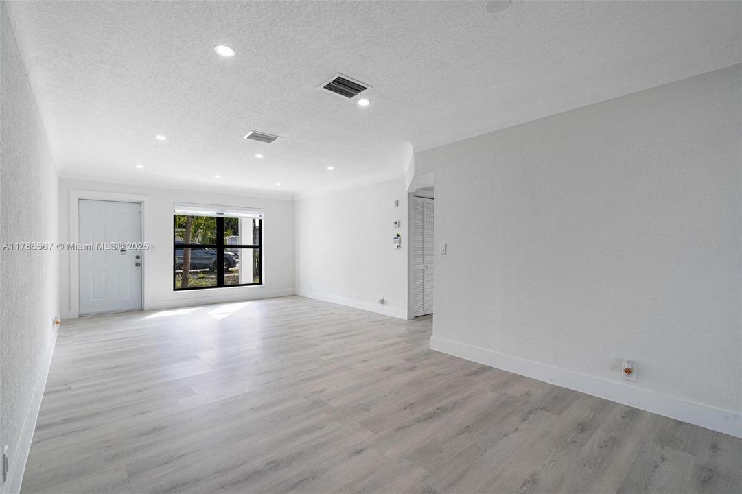 Vendido Recientemente: $499,000 (2 camas, 2 baños, 1166 Pies cuadrados)