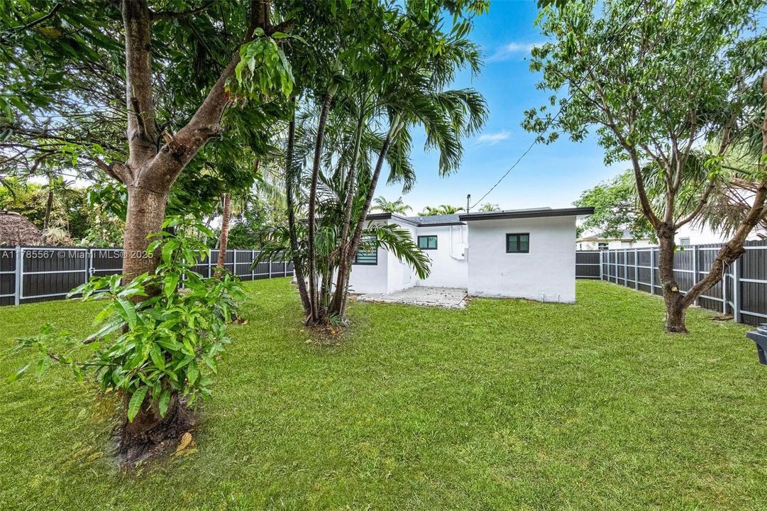 Vendido Recientemente: $499,000 (2 camas, 2 baños, 1166 Pies cuadrados)
