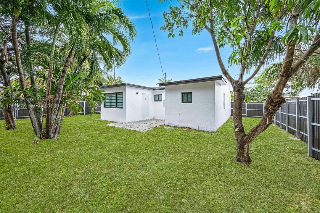 Vendido Recientemente: $499,000 (2 camas, 2 baños, 1166 Pies cuadrados)