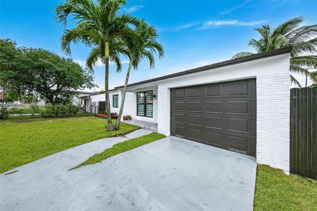 Vendido Recientemente: $499,000 (2 camas, 2 baños, 1166 Pies cuadrados)