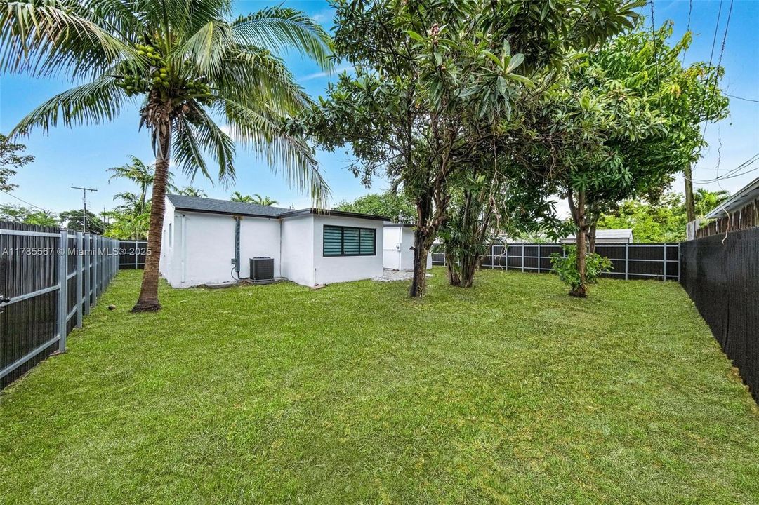 Vendido Recientemente: $499,000 (2 camas, 2 baños, 1166 Pies cuadrados)