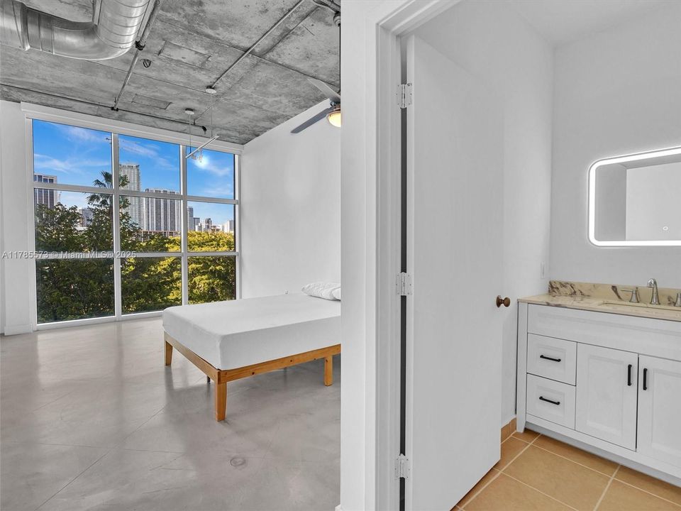 合同活跃: $295,000 (0 贝兹, 1 浴室, 505 平方英尺)