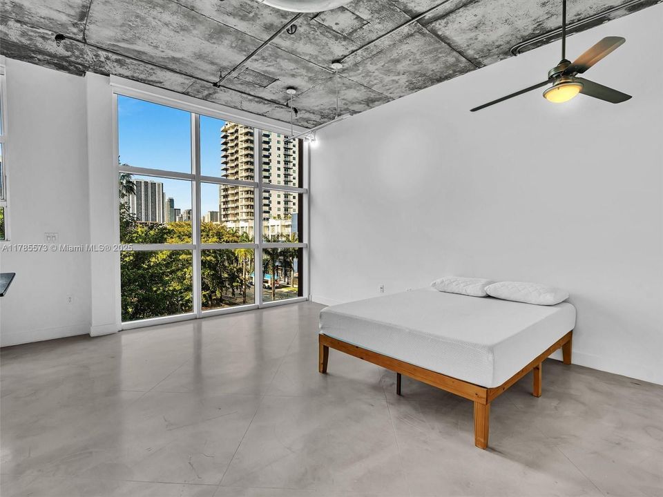 合同活跃: $295,000 (0 贝兹, 1 浴室, 505 平方英尺)