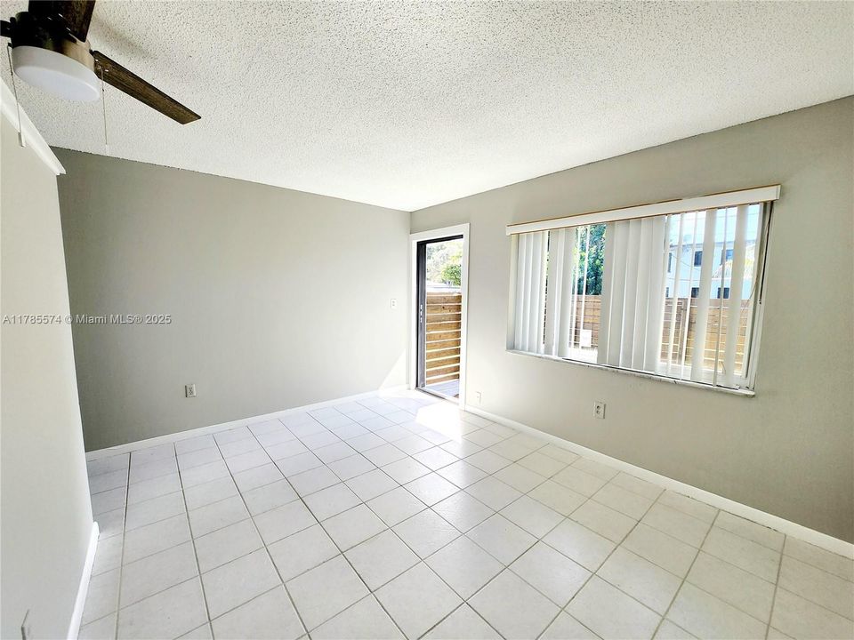 Recently Rented: $1,760 (1 beds, 1 baths, 870 Square Feet)