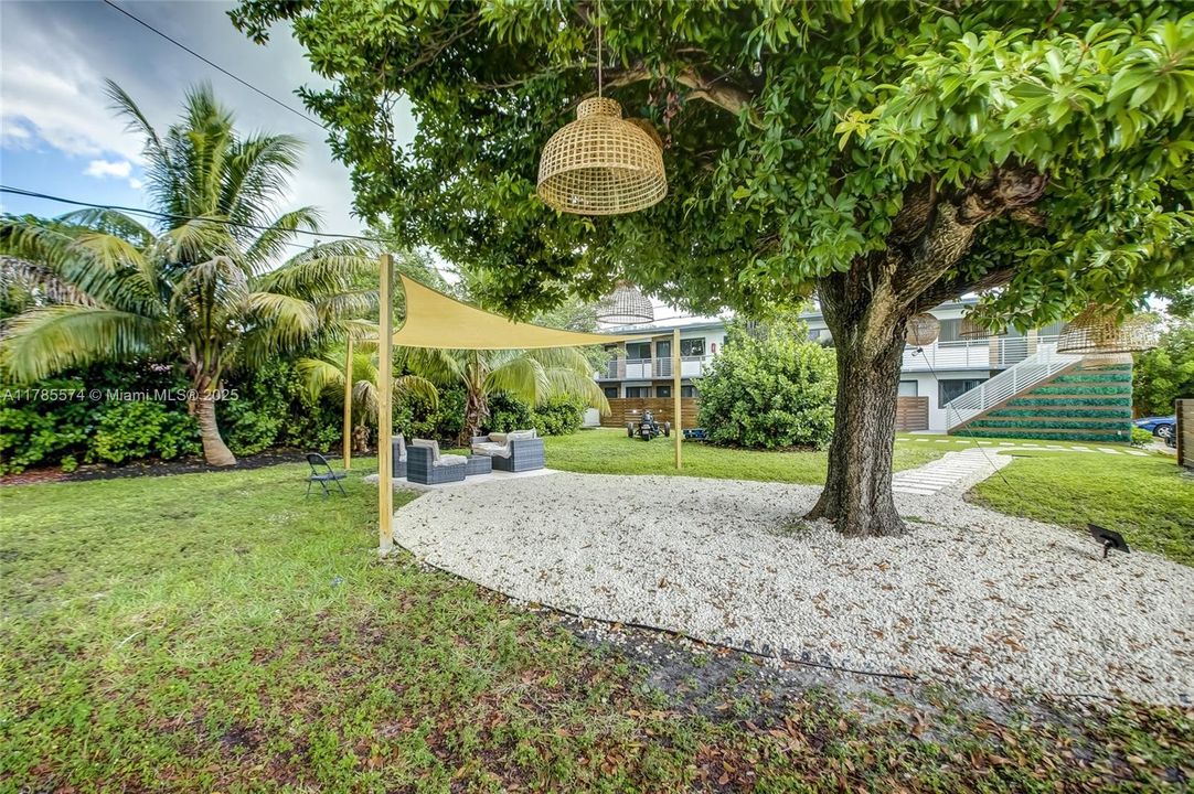 Recently Rented: $1,760 (1 beds, 1 baths, 870 Square Feet)