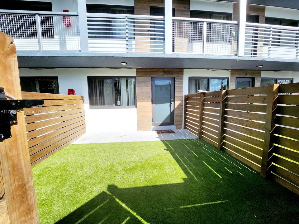 Recently Rented: $1,760 (1 beds, 1 baths, 870 Square Feet)