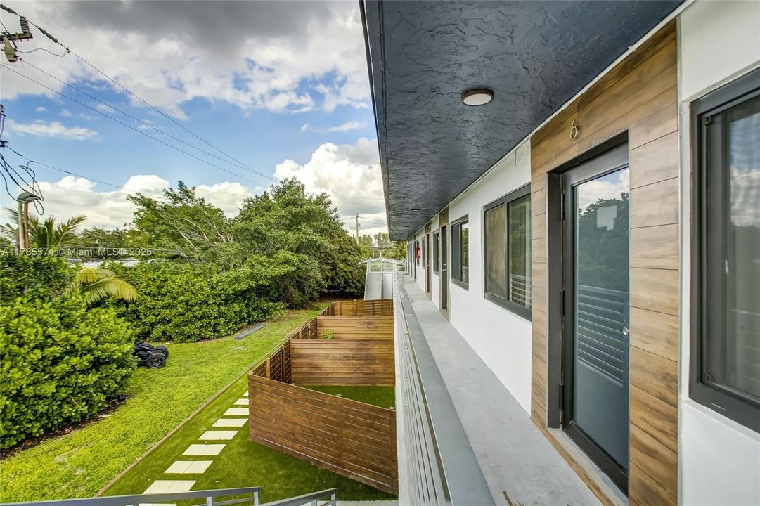 Recently Rented: $1,760 (1 beds, 1 baths, 870 Square Feet)