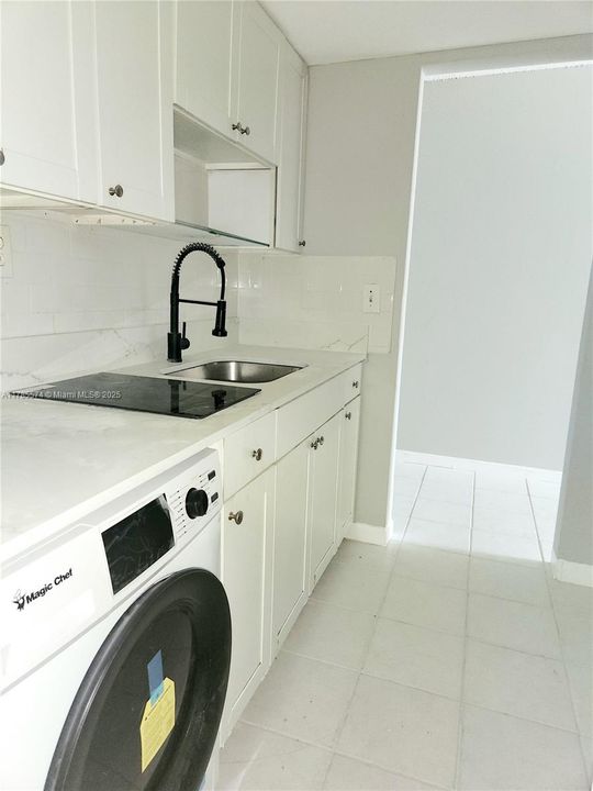 Recently Rented: $1,760 (1 beds, 1 baths, 870 Square Feet)