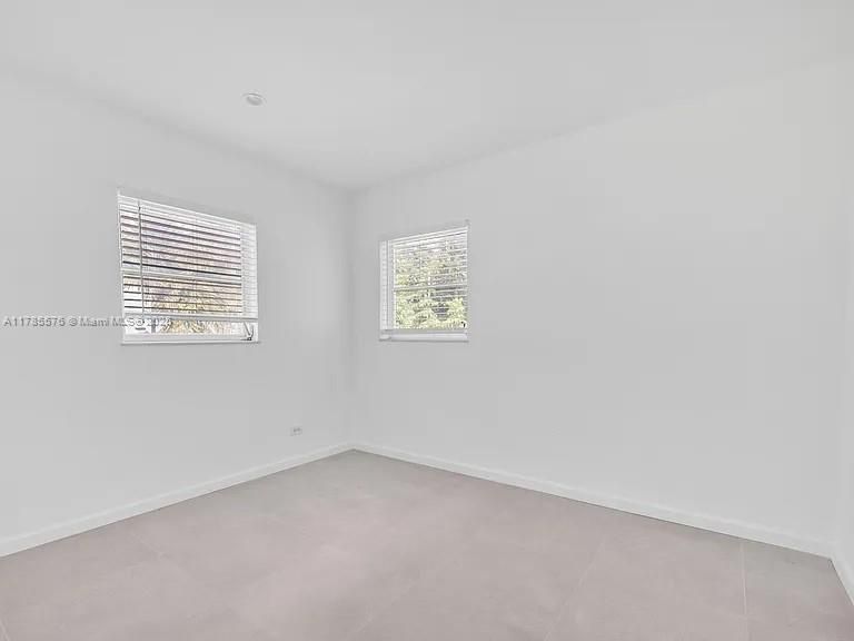 Недавно арендовано: $2,500 (2 спален, 1 ванн, 1440 Квадратных фут)