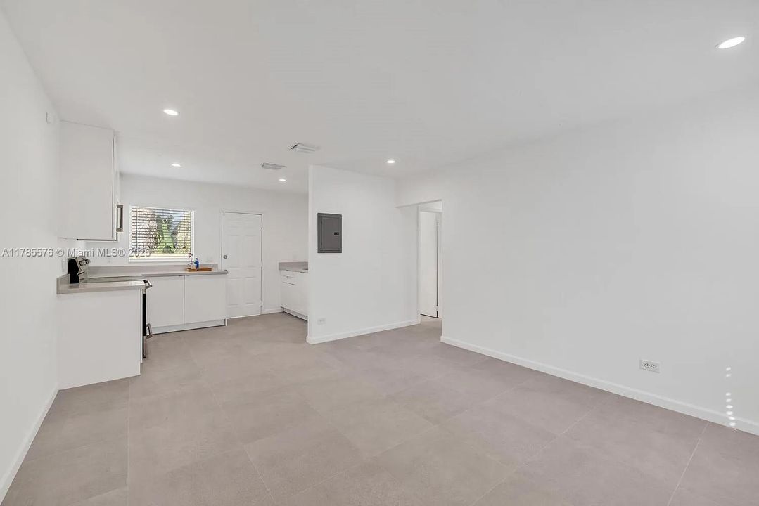 Недавно арендовано: $2,500 (2 спален, 1 ванн, 1440 Квадратных фут)