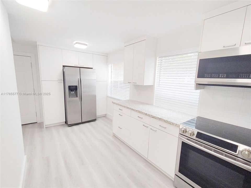 Vendido Recientemente: $119,000 (2 camas, 2 baños, 902 Pies cuadrados)