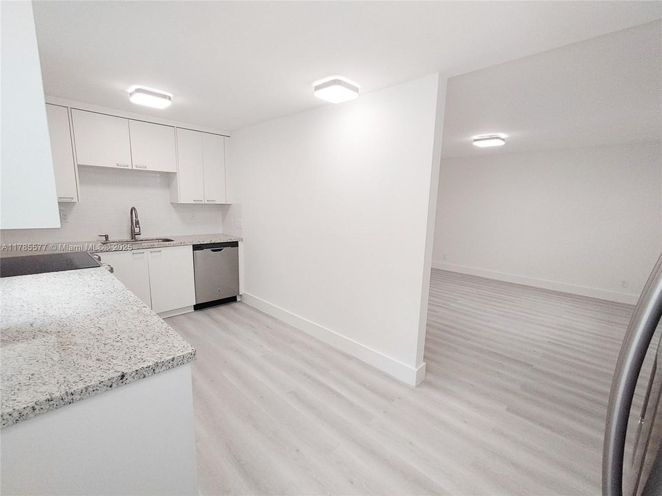 Vendido Recientemente: $119,000 (2 camas, 2 baños, 902 Pies cuadrados)