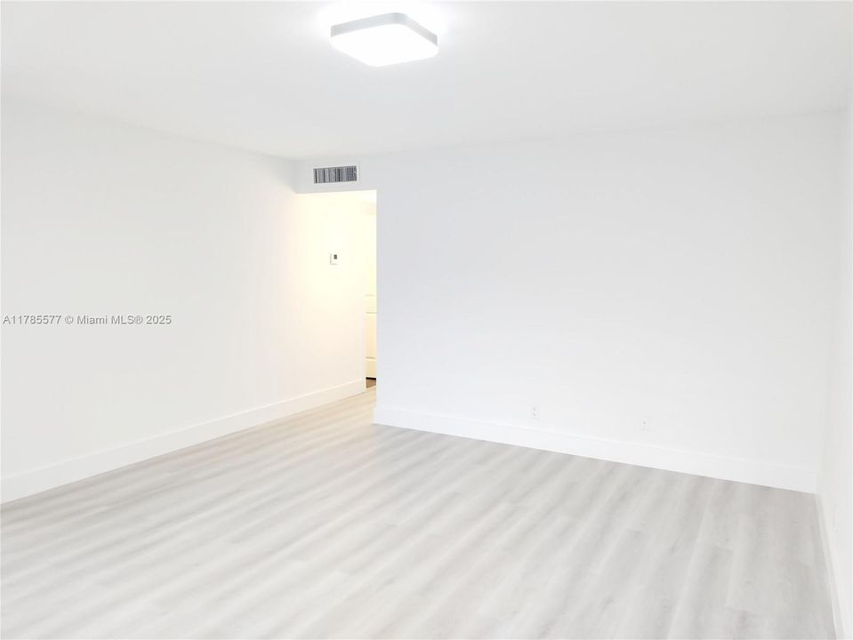 Vendido Recientemente: $119,000 (2 camas, 2 baños, 902 Pies cuadrados)